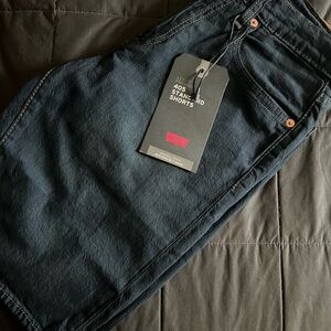 Levi’s Men’s 10” length standard den shorts NWT